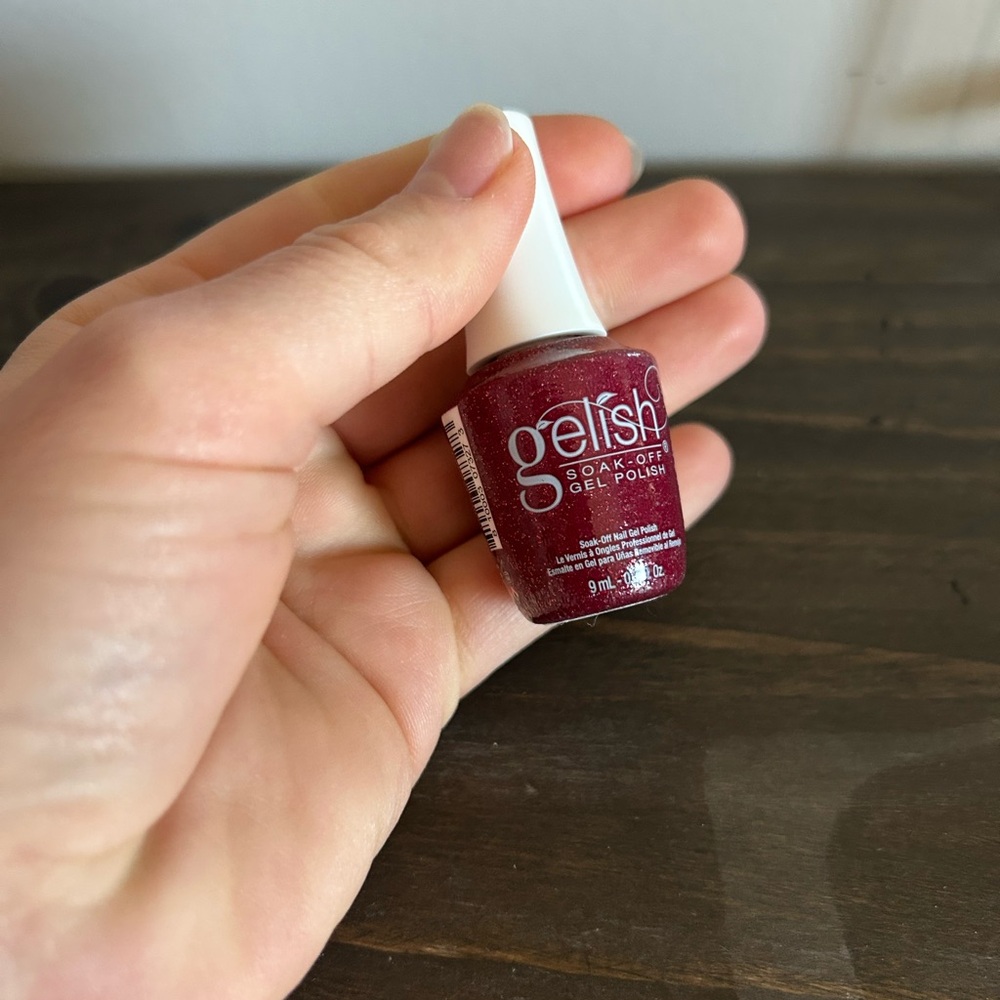 Red Nail Gelish